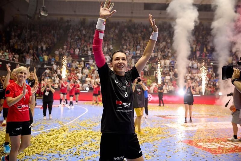 Nicușor Dan a intrat în teren la meciul de retragere al Cristinei Neagu