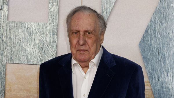 Scriitorul Frederick Forsyth si autor al romanului „Ziua Şacalului”  a murit la 86 de ani!