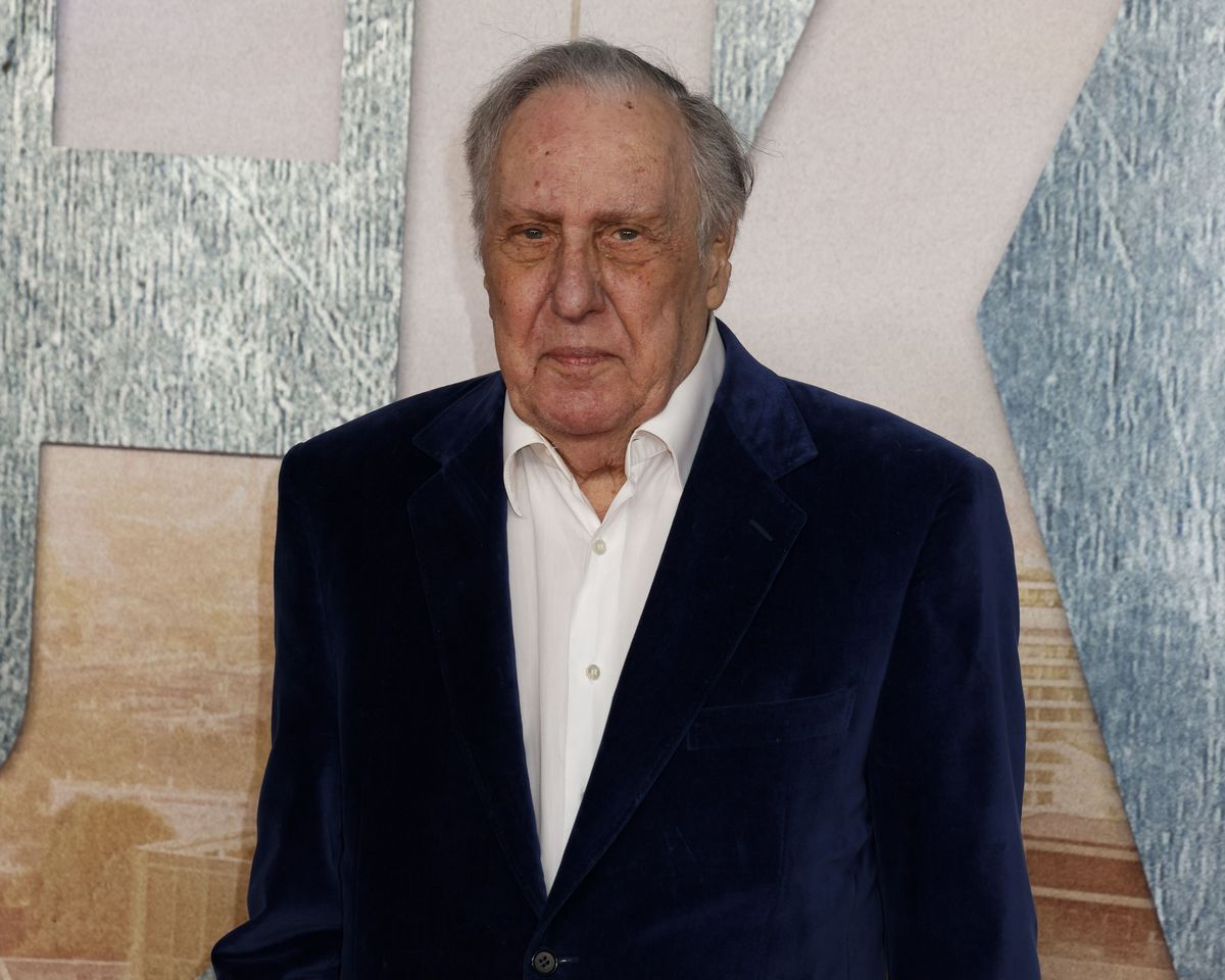 A murit Frederick Forsyth 