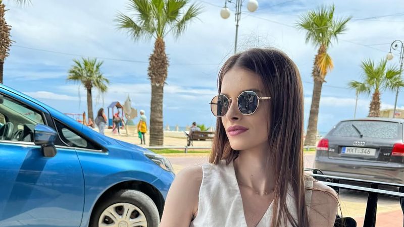 Te trec fiorii! Cum arată acum locul unde Teodora Marcu a fost &icirc;mpușcată fără milă de Robert Lupu. Mulți locuitori din Cosmopolis evită să treacă pe l&acirc;ngă locul unde t&acirc;năra mămică și-a pierdut viața