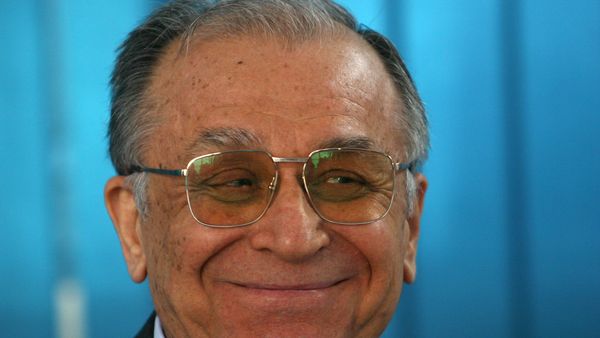 BREAKING! Ion Iliescu este internat la Spitalul SRI in stare grava