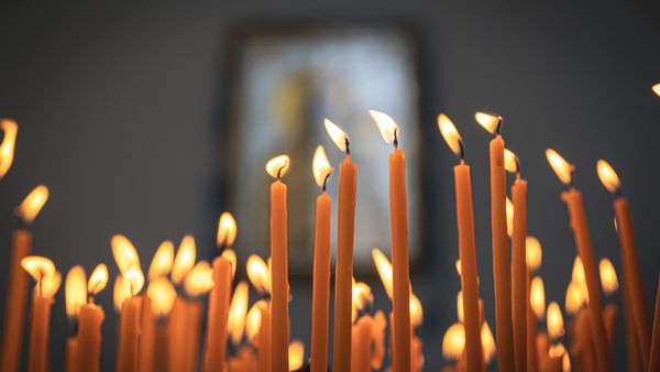 Propuneri halucinante pentru reducerea cheltuielilor! Viitorul Guvern ar putea tăia ajutorul de &icirc;nmorm&acirc;ntare. Ce s-ar mai afla pe listă?
