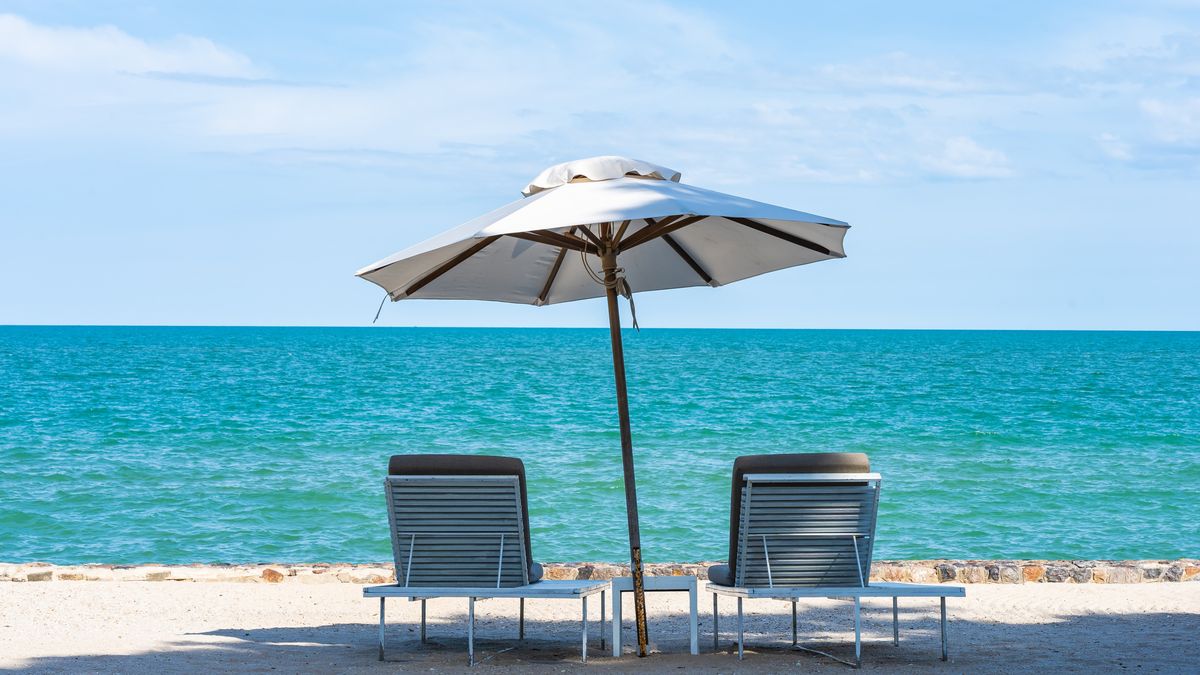 Cât costă să închiriezi un șezlong pe litoral în 2025? 