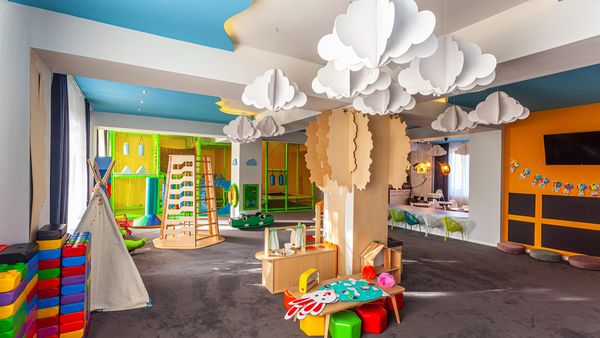 Top 5 cele mai frumoase locuri de joacă din București unde copilul tău poate avea o aniversare de poveste! Iată de ce merita să îi faci ziua de naștere aici