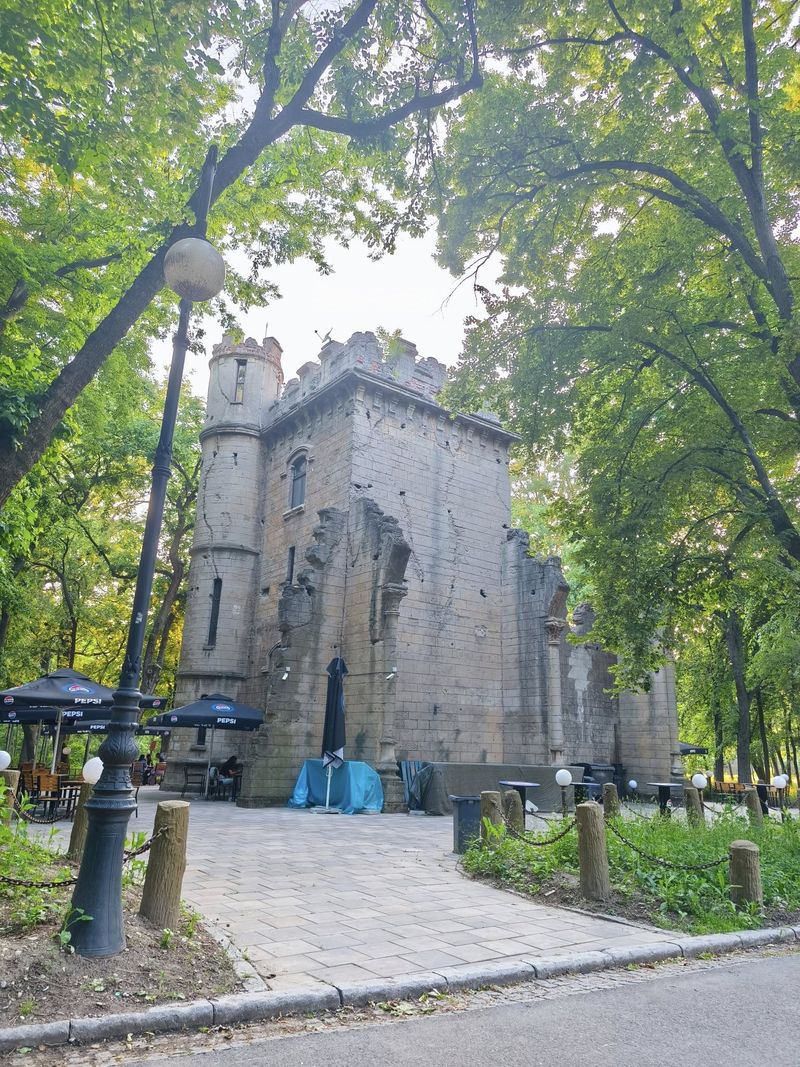 Unde se află Castelul Fermecat din Craiova? 