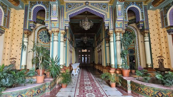 Minunăția din inima Craiovei care te va cuceri iremediabil! “Minerva”, bijuteria în stil maur, unică în România, unde timpul și gustul se întâlnesc