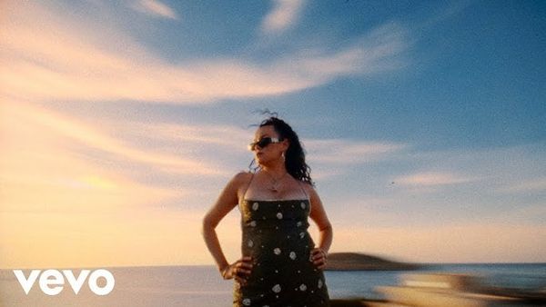 VIDEOCLIP: Calvin Harris, Clementine Douglas - Blessings