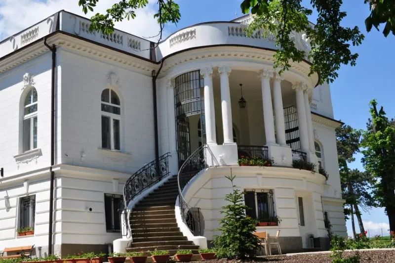 Vezi aici cum arată și ce poți face la Conacul Popeci