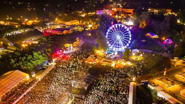 Ghid de supraviețuire la festival: Ce să iei cu tine la Electric Castle 2025