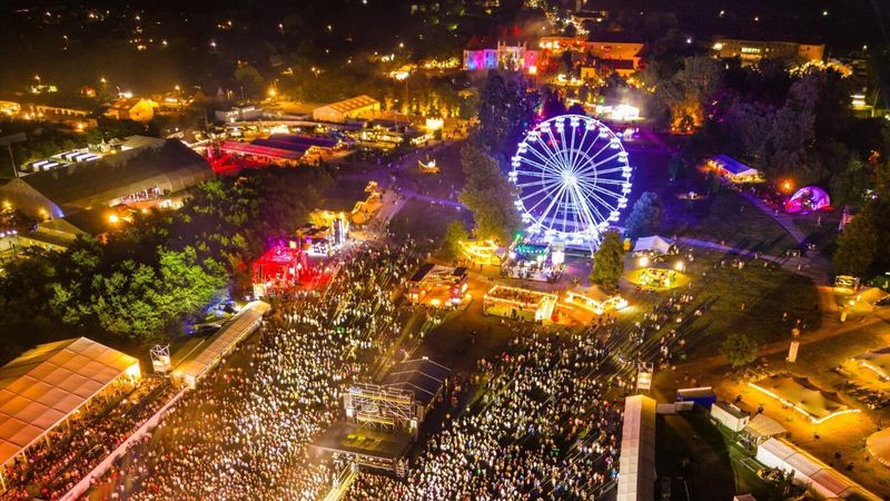 Ghid de supraviețuire la festival: Ce să iei cu tine la Electric Castle 2025