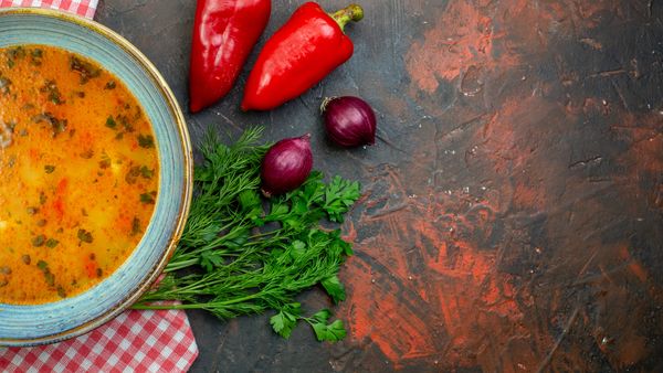 Nu rata ciorba de praz cu măsline dacă ajungi &icirc;n Craiova! Este preparatul emblematic oltenesc. Unde poți m&acirc;nca cele mai bune feluri tradiționale oltenești dacă ajungi &icirc;n inima Olteniei