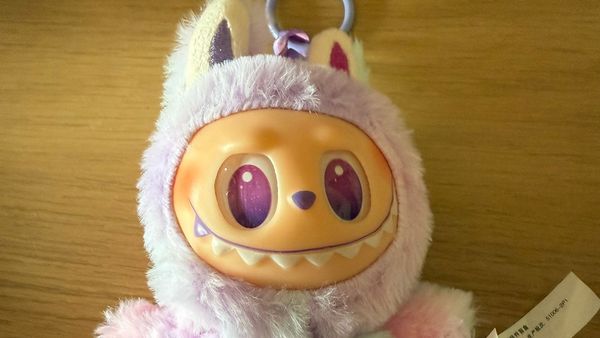 Cum recunoști un Labubu fake? Detaliile la care trebuie să fii atent &icirc;nainte să cumperi celebra păpușă