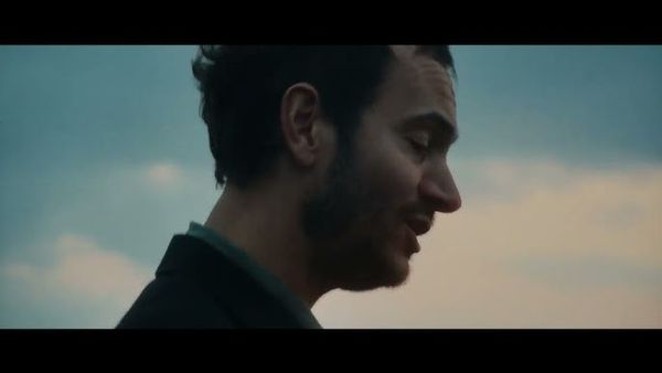 Tom Smith, solistul trupei Editors, a lansat prima sa piesă SOLO. Iată  cum sună Lights Of New York City