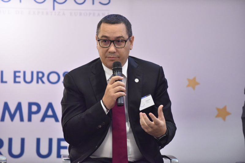 Victor Ponta s-a afișat pentru prima dată cu nouă iubită 
