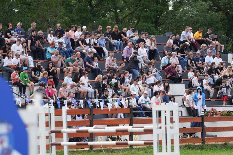Hipodromul din Craiova, de la glorie, în paragină, revine în atenția turiștilor