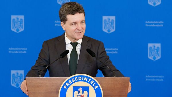 Nicușor Dan, surprins &icirc;ntr-un loc neașteptat. Nimeni nu s-ar fi g&acirc;ndit că președintele Rom&acirc;niei ar ajunge acolo. Unde a fost văzut și ce făcea acolo