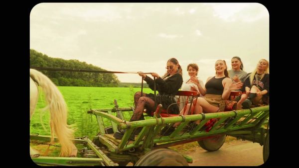 JO, despre lansarea videoclipului piesei "Ne Place". Invitații surpriză fac furori în clip: "Dacă vreți să râdeți puternic dați un play"