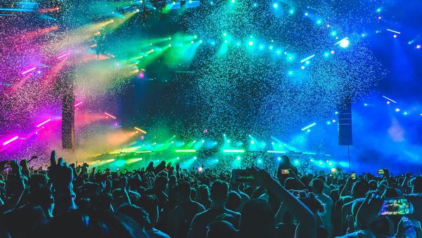 Ce faci &icirc;n weekendul 28-29 iunie 2025. Final de lună cu distracție la cote maxime și cele mai tari evenimente, concerte și petreceri &icirc;n București