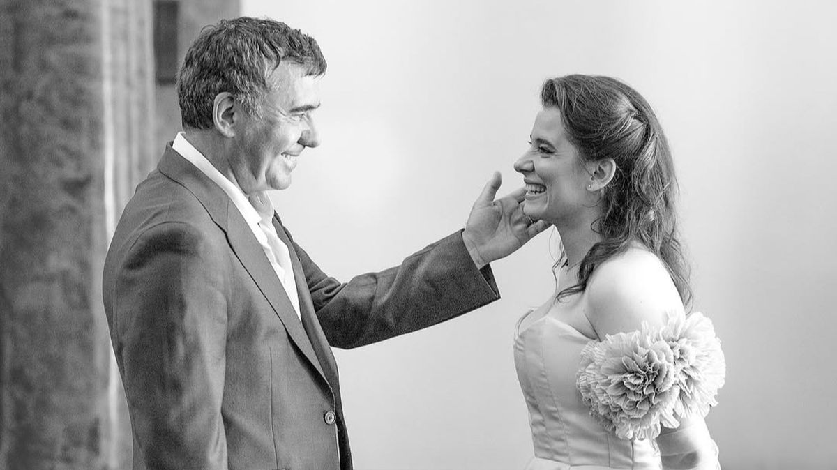 Kira Hagi, în rochie de mireasă 