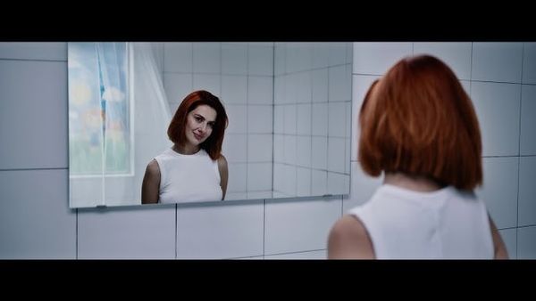 VIDEOCLIPUL mult așteptat a fost lansat! Clipul piesei Fragil te atinge direct &icirc;n inimă. Lidia Buble: "Sunt convinsă că se vor regăsi foarte mulți oameni. Piesa asta i-o dedic sufletului meu"