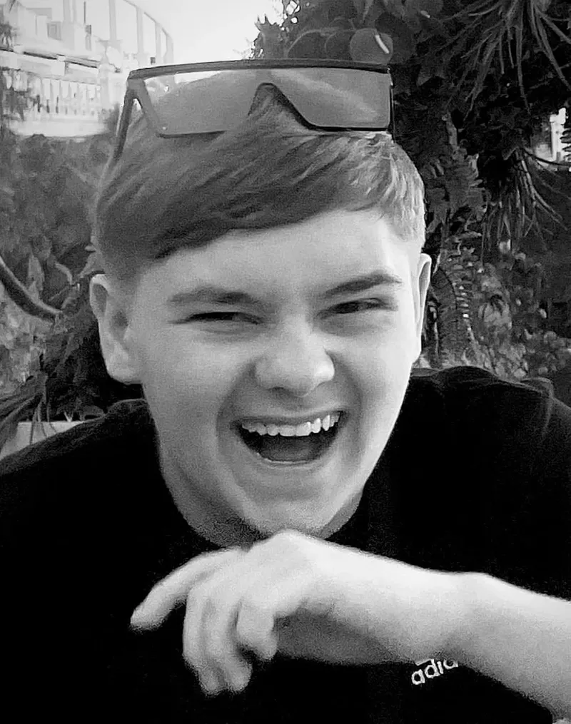 Tânărul de 15 ani a fost înjunghiat mortal