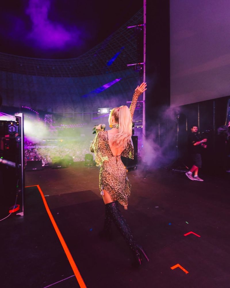 ce a facut  Paris Hilton  la Craiova