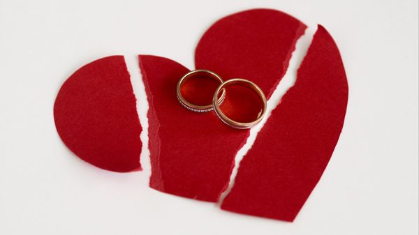 DIVORȚUL care a luat prin surprindere pe toată lumea. Un cuplu &icirc;ndrăgit &icirc;și spune "ADIO"! De ce au pus punct unei iubiri de vis și ce se ascundea &icirc;n spatele z&acirc;mbetelor lor: "Nu mi-aș spăla niciodată rufele &icirc;n public"