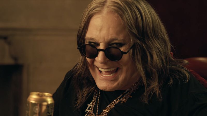Ozzy Osbourne, in lacrimi la ultimul concert cu Black Sabbath: &bdquo;A fost o viață de vis!  Peste 40.000 de persoane la show-ul de la Birmingham, la care au participat o pleiadă de vedete rock si heavy-metal