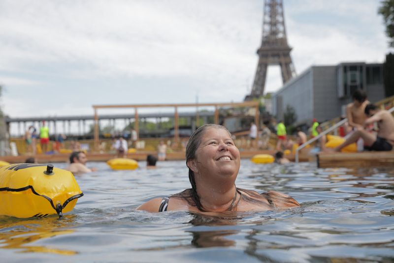 Sena s-a deschis pentru baie dupa 100 de ani