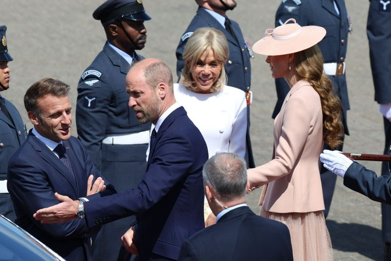 Brigitte Macron intalnire Kate Middleton Printul William