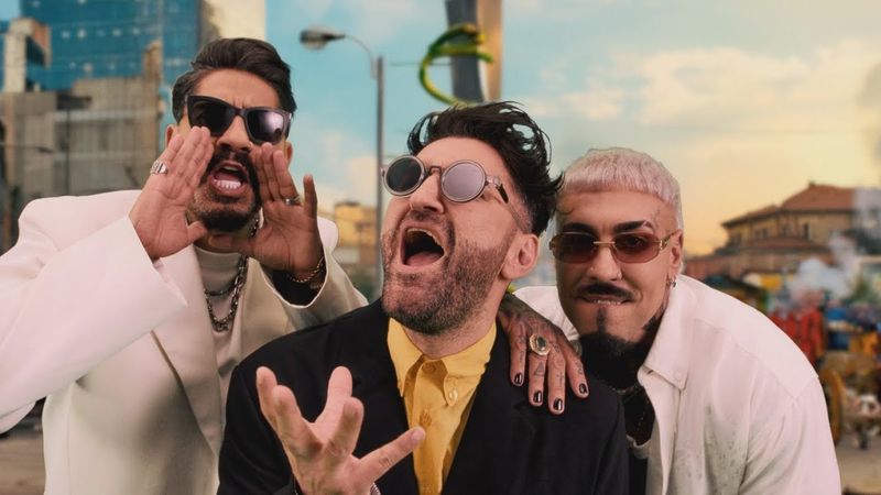 Piesa care face ravagii &icirc;n topurile muzicale. Smiley, Alex Velea și Connect-R au lansat "Miss Univers". Declarațiile artiștilor: "Sunt foarte bucuros de cum a ieșit și formula este ca de fiecare dată distrugătoare"