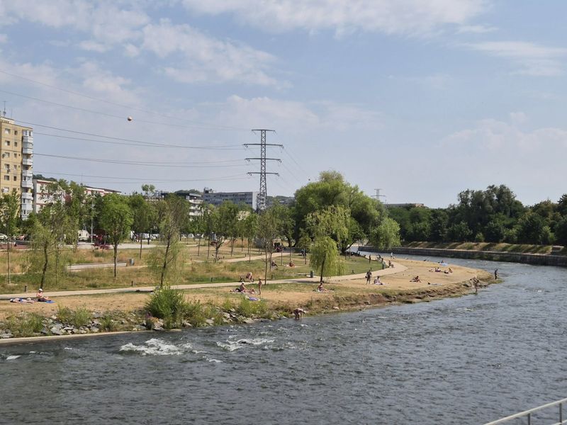 Vezi cum arată cea mai frumoasă plajă urbană de pe malul Someșului 