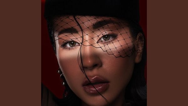 Nicole Cherry îți aduce o nouă piesă care te va captiva de la primul sunet: "Am lucrat la melodia asta cu tot sufletul și acum e a voastră". Iată cum sună "Ochii tăi triști"