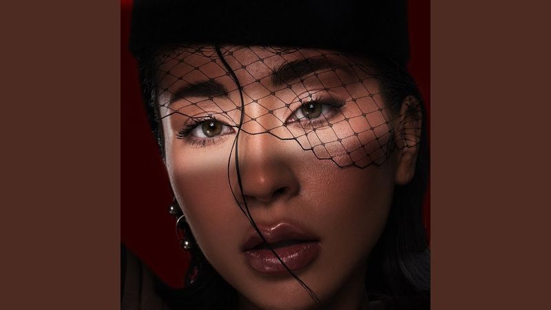 Nicole Cherry &icirc;ți aduce o nouă piesă care te va captiva de la primul sunet: "Am lucrat la melodia asta cu tot sufletul și acum e a voastră". Iată cum sună "Ochii tăi triști"