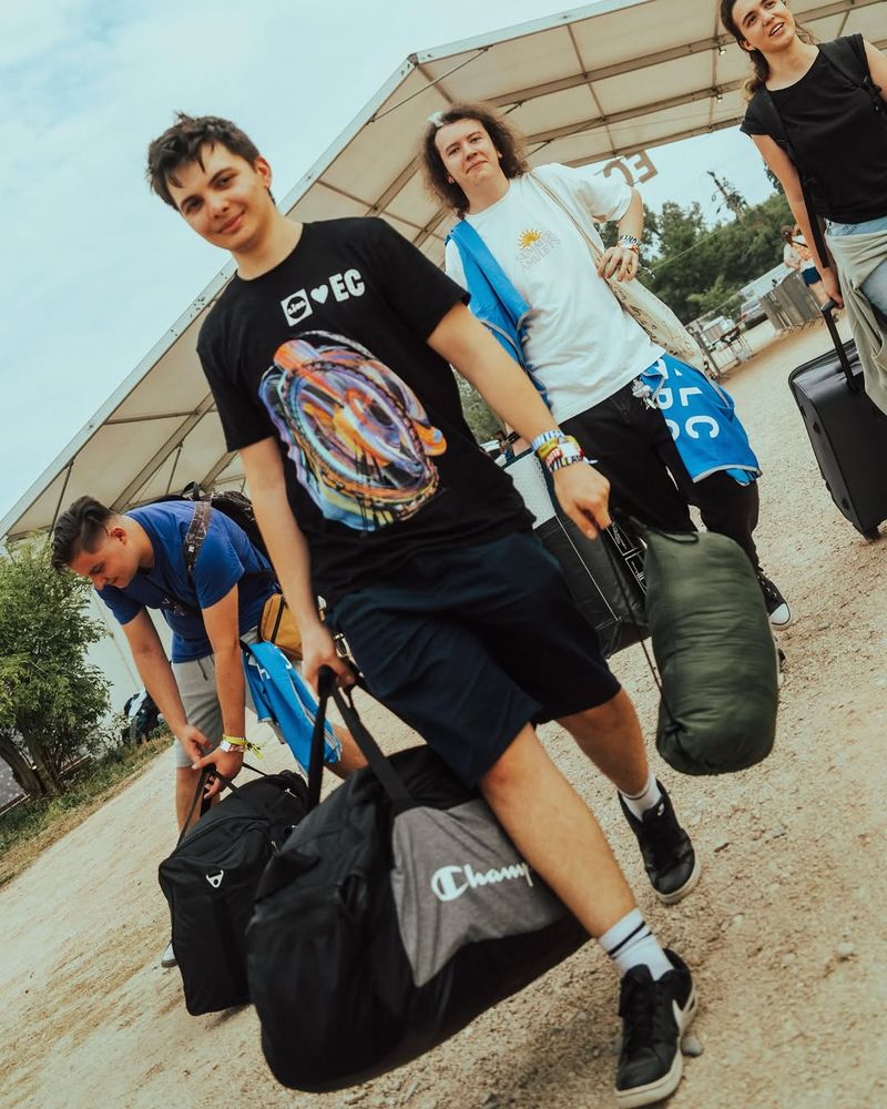 Primii festivalieri au ajuns la Electric Castle 