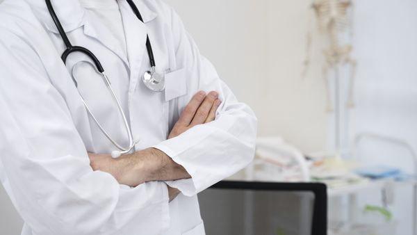 DOLIU uriaș! Medicul care a salvat mii de vieți a murit. Lacrimile nu pot cuprinde pierderea unui EROU: "Își iubea profesia, era foarte devotat pacienților. Și-a pus toată energia, dedicarea și cunoștințele"