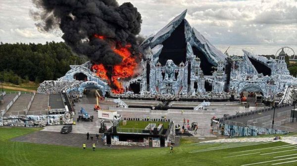VIDEO cutremurător! Festivalul momentului, lovit de un incendiu de proporții. Scena principală a fost cuprinsă de flăcări &icirc;n doar c&acirc;teva momente. Ce au anunțat organizatorii?