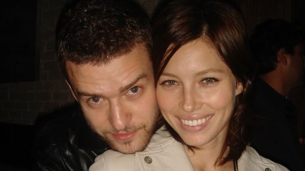 Justin Timberlake a ajuns la Cluj pentru show-ul de la Electric Castle 2025! Artistul nu a venit singur, ci alături de soția lui, actrița Jessica Biel. Ce le-a cerut organizatorilor &icirc;n ultimul moment?