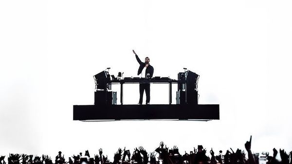 VIDEOCLIP: David Guetta, Hypaton, Bonnie Tyler - Together