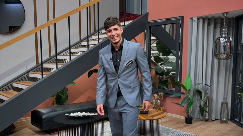 Așa reacție n-ai mai văzut! Nici măcar susținătorii nu se așteptau la așa ceva. Ce a spus Dorobanțu a făcut internetul să EXPLODEZE: "Vreau să &icirc;nțelegeți!". Iată ce a ieșit la suprafață și a aprins furia concurentului din Casa Iubirii