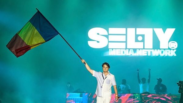 Selly răspunde &icirc;n urma acuzațiilor aduse festivalului BEACH, PLEASE! 2025: &bdquo;Mesajele din piese, cu &icirc;njurături, cu vulgarități, asta este muzica hip-hop. Vreți să le interziceți? Eu nu aș vrea să trăiesc &icirc;ntr-o țară &icirc;n care revine cenzura&rdquo;