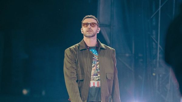 Cum a fost concertul lui JUSTIN TIMBERLAKE de la Electric Castle 2025? Show-ul, &icirc;nt&acirc;rziat de ploaie și &icirc;nceput cu huiduieli, s-a &icirc;ncheiat &icirc;n aplauze: &bdquo;Nu am cuvinte să zic ce fericită sunt că l-am văzut&rdquo;