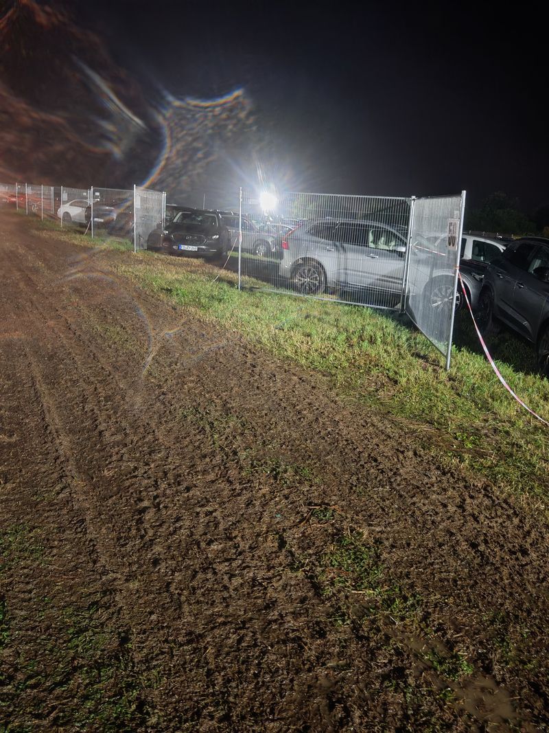 Imaginile surprinse aseară în aglomerația de la Electric Castle 