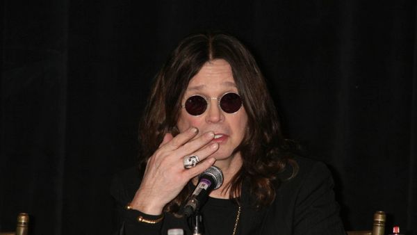 Boala cruntă care l-a răpus pe Ozzy Osbourne. Cu ce probleme se confrunta starul heavy metal: "Nu știu dacă așa se manifestă, dar eram &icirc;ntr-o stare de șoc"