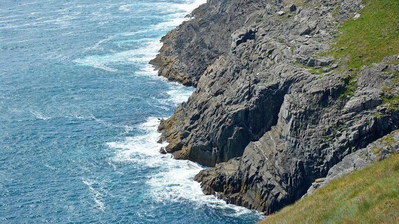 Motivul HALUCINANT pentru care un tată și-a aruncat fiul de 7 ani de pe o st&acirc;ncă. Toți cei care au văzut imaginile sunt oripilați: "Țipătul lui spune totul. Nu a vrut asta. A fost cu siguranță terifiant"