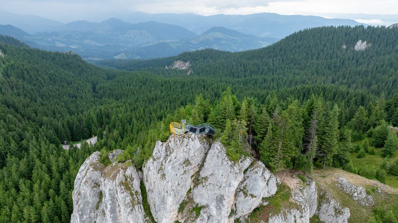 Un skywalk a fost inaugurat în Bucovina 