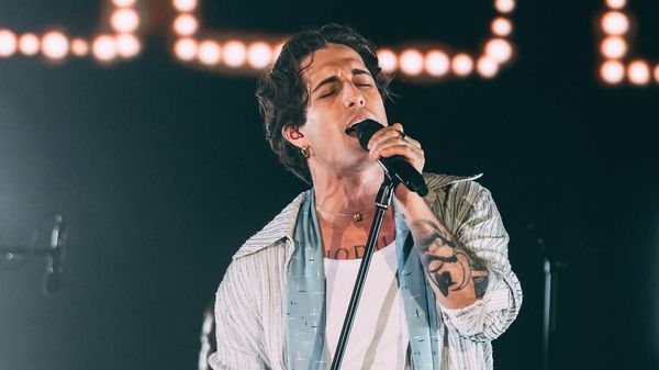 Damiano David, solistul trupei Maneskin, vine &icirc;n Rom&acirc;nia?! Detaliul care a alimentat zvonurile și i-a &icirc;nnebunit pe fani