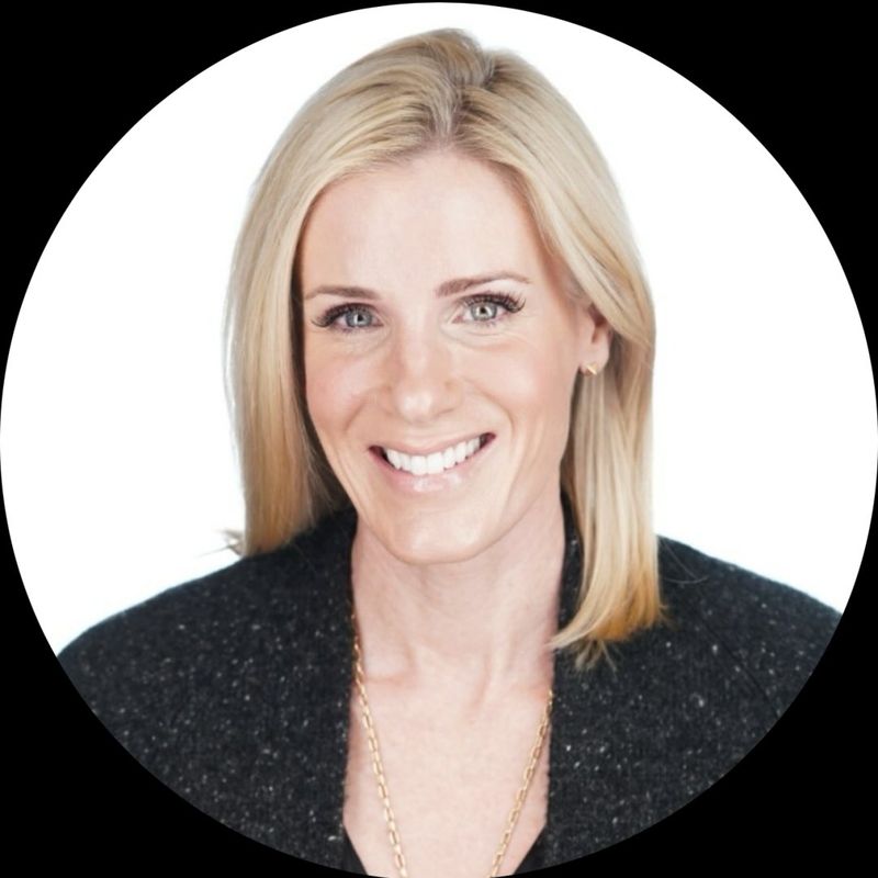 Kristin Cabot și-a dat demisia după ce a fost surprinsă cu șeful la concertul Coldplay 