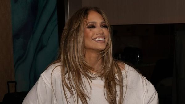 Jennifer Lopez, cucerită de rom&acirc;nce! Ce mesaj le-a transmis &icirc;nainte de marele concert din Piața Constituției: &bdquo;Vă iubesc și abia aștept să ne vedem&rdquo;