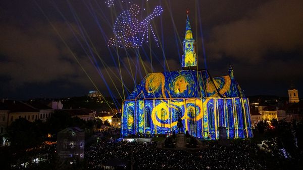 Cine sunt rom&acirc;nii din culisele celor mai spectaculoase show-uri de drone din Rom&acirc;nia?
